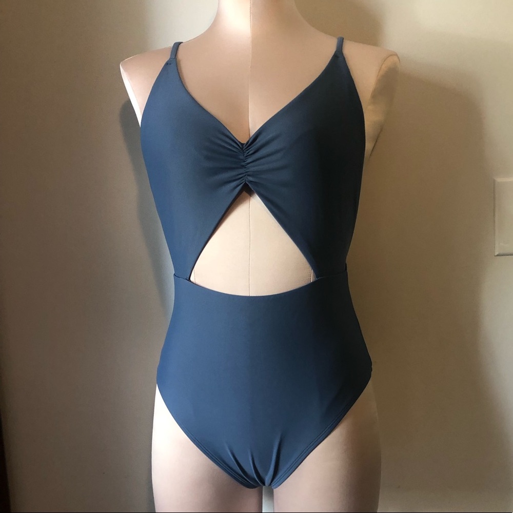 keyhole one piece